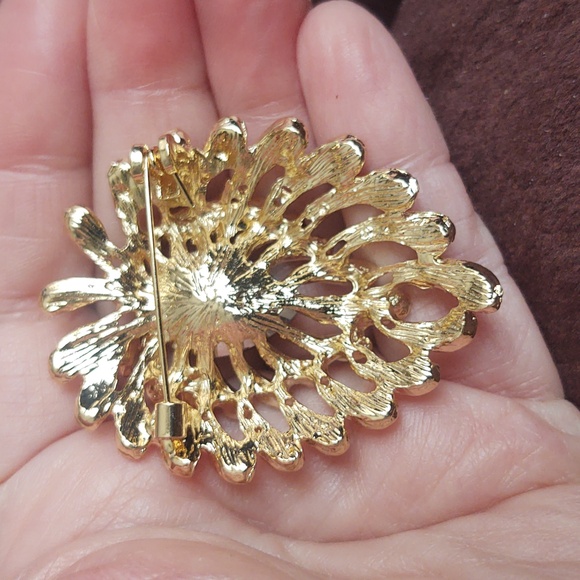 Teardrop Red Rhinestone Brooch - Picture 2 of 4